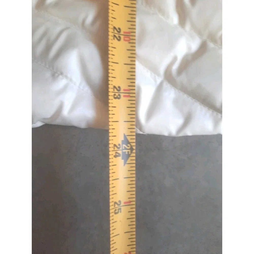 Talbots Quilted  Puffer Vest Ivory Size Medium Zip Fall Winter Puffer Down Blend - Picture 9 of 9